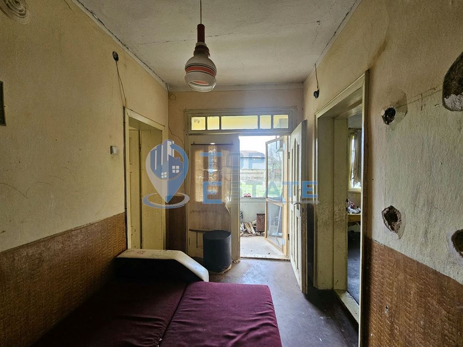 Тухлена къща с гараж и голям двор в село Недан, община Павликени