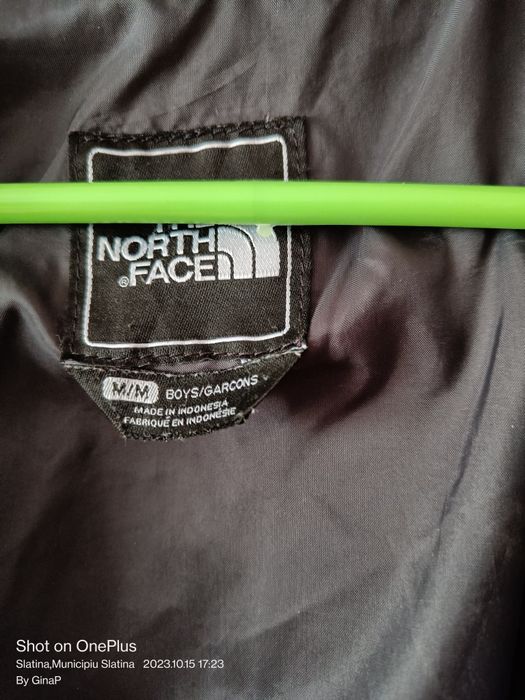 Vând geaca băieți.