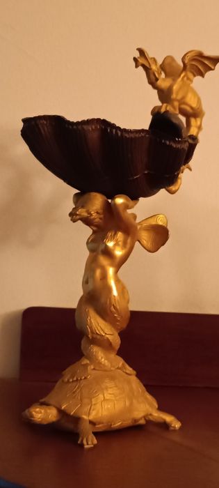 Продается старинная бронзовая статуэтка