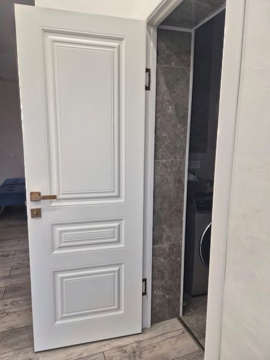 Продам двери белые