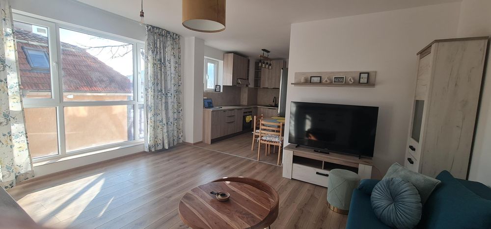 Дава се под наем Тристаен апартамент в Пловдив, Младежки Хълм - 95 кв.м за 675 € - Снимка #1