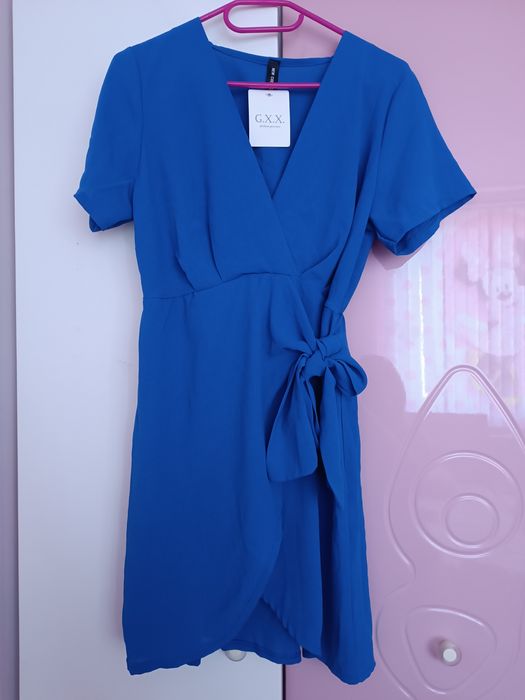 Дамска рокля с прехлупване