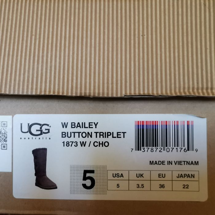 UGG    W   Bailey Button Triplet      Chocolate