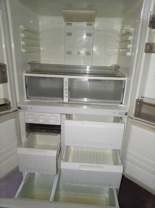 Kareyski Muzlatgich sotiladi