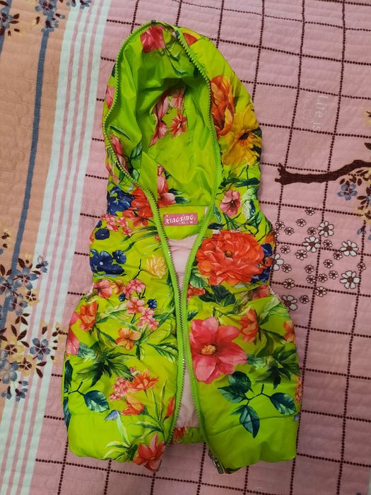 Продам верхнюю одежду на девочку