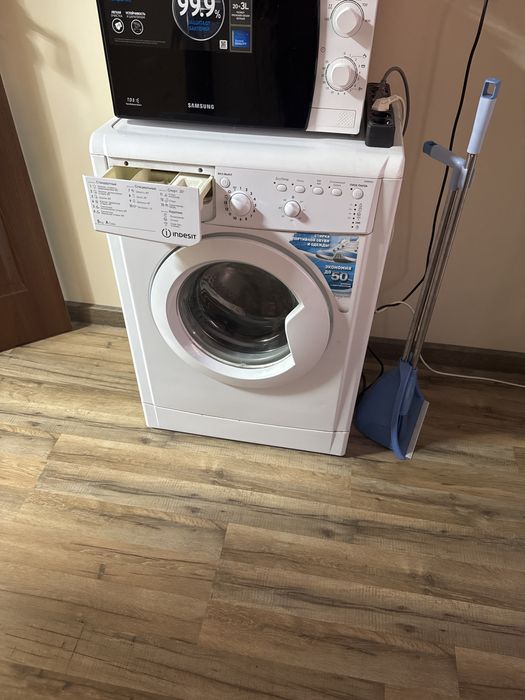 Продам стиральную машину indesit