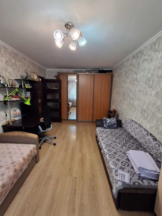 Продажа 3-комнатной квартиры Детская больница