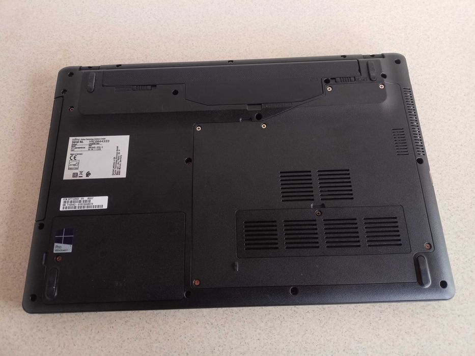 Laptop Fujitsu A557 15,6 FHd I5-7200u ram 8ddr4 SSD 256g Baterie 2:30H