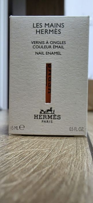 Lac unghi marca HERMES
