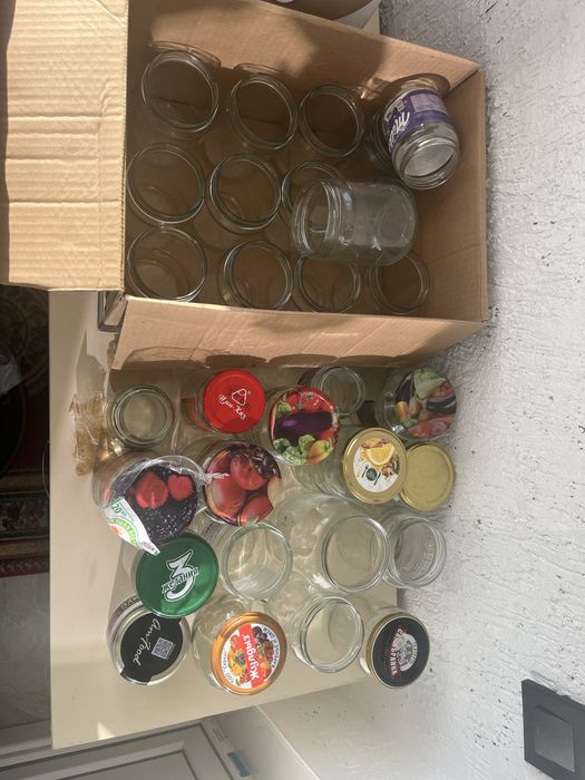 Банки разные 27 шт. 2000 тенге