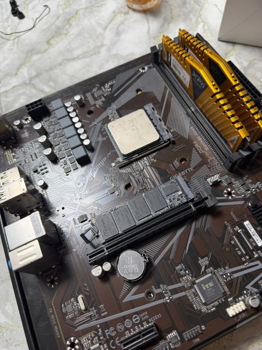Rayzen 5 3600 ddr 4 xpg z1 16 gb
