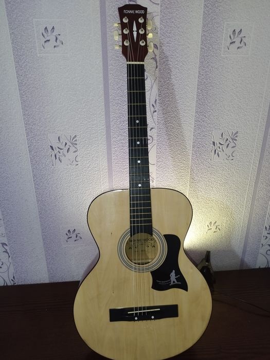 Акустическая гитара