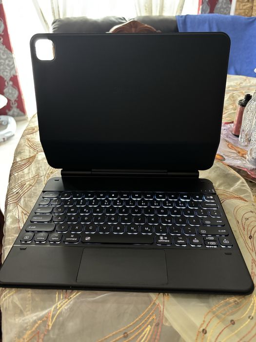 Husa cu tastatura Belkib connect pro Bluetooth iluminata negru 11 inch