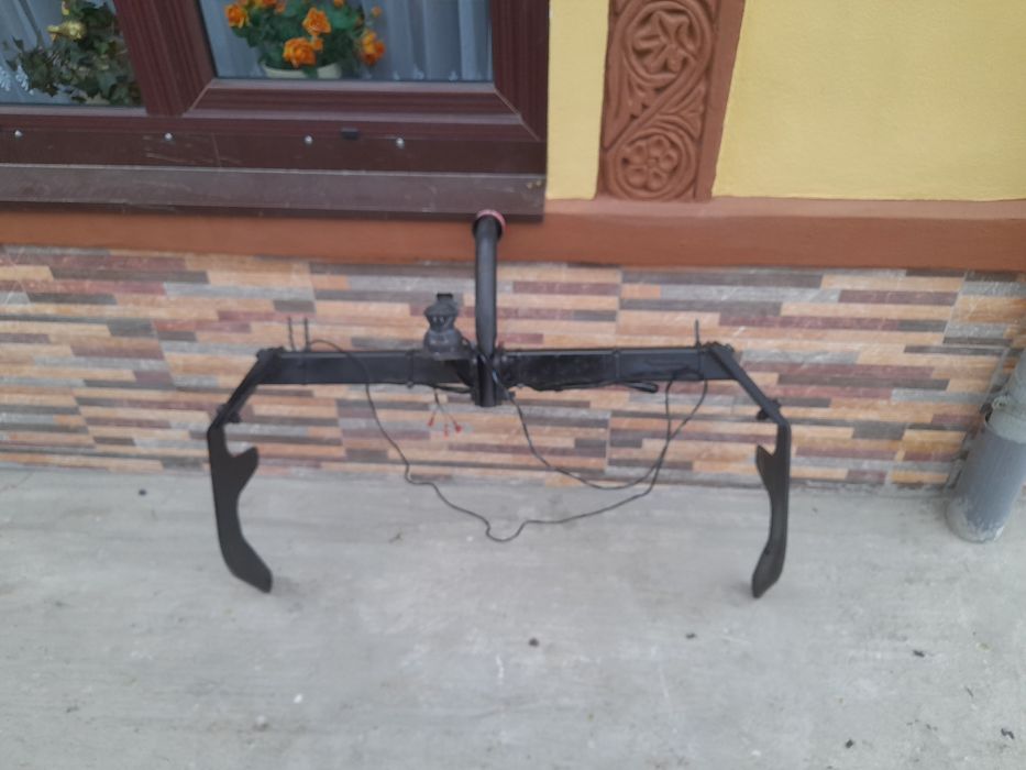 Cârlig original fabrica Dacia Logan mcv