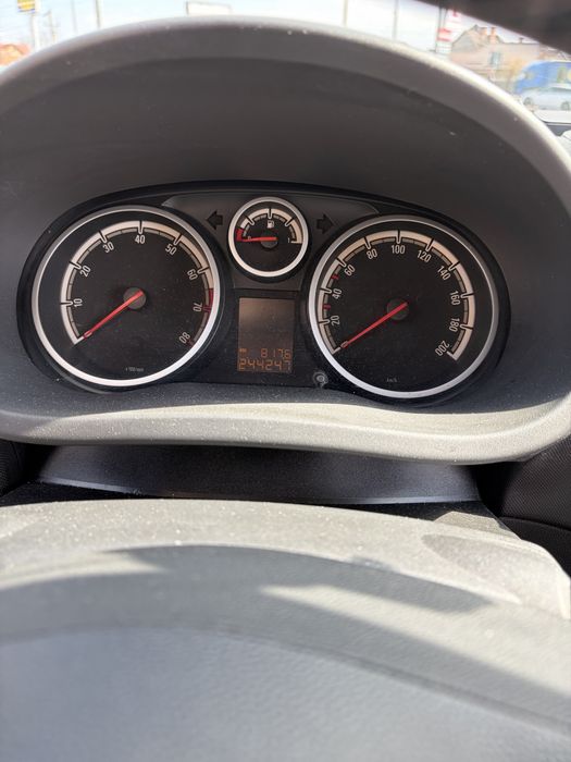 Vand Opel Corsa 2010 1.4 benzina