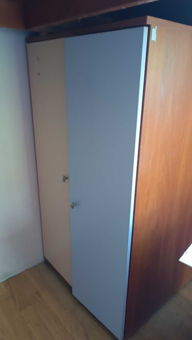 Детско легло с матрак и гардероб