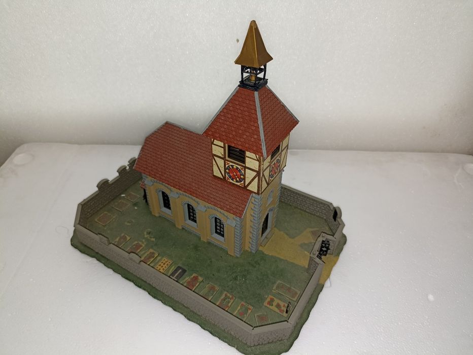 Biserica cu curte interioara scara H0