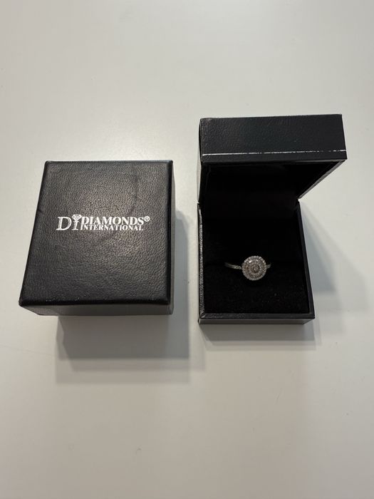 Vand inel cu diamante pretioase dama