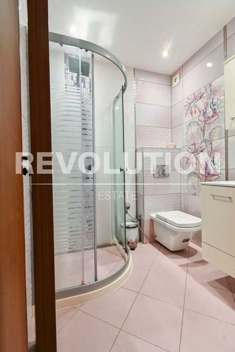 Продава се Тристаен апартамент в София, Хаджи Димитър - 95 кв.м за 1933 €/кв.м - Снимка #14