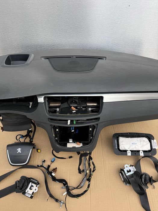 Plansa bord Peugeot 508 an 2011-2017 cu head-up stare impecabila!