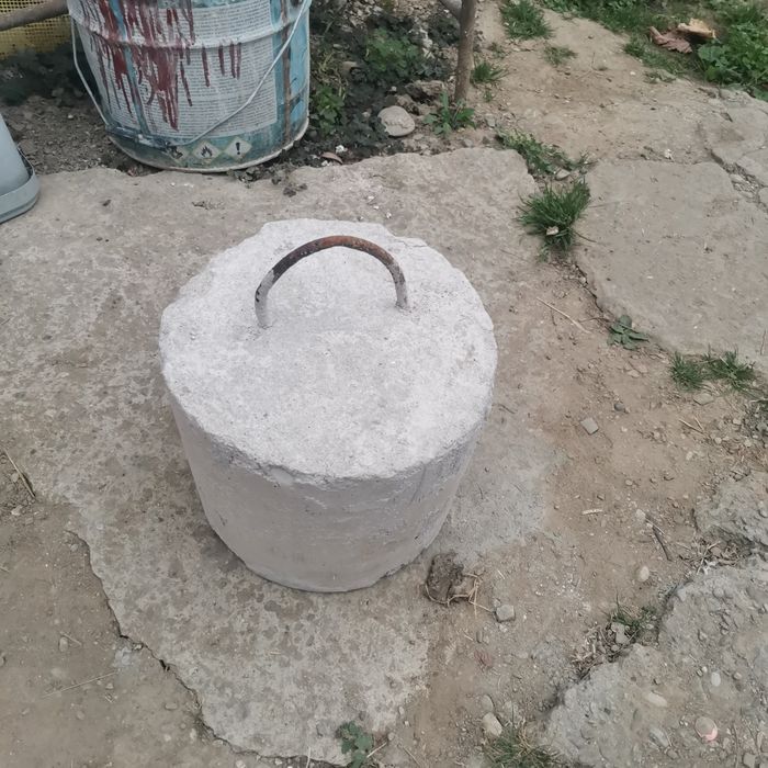 Capac beton recent turnat