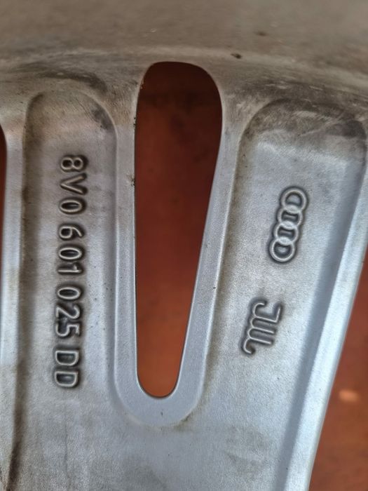 Roata originala Audi A3 8V 17 toli