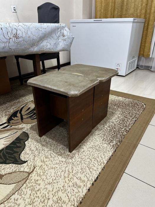 Табуретки 2шт за 4000 тг.