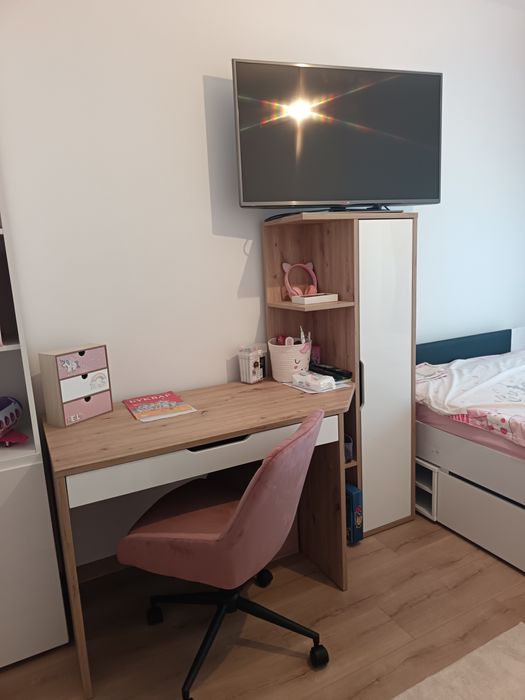 Чисти ново бюро Миомакс.