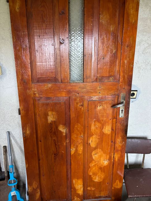 Дървена врата с каса