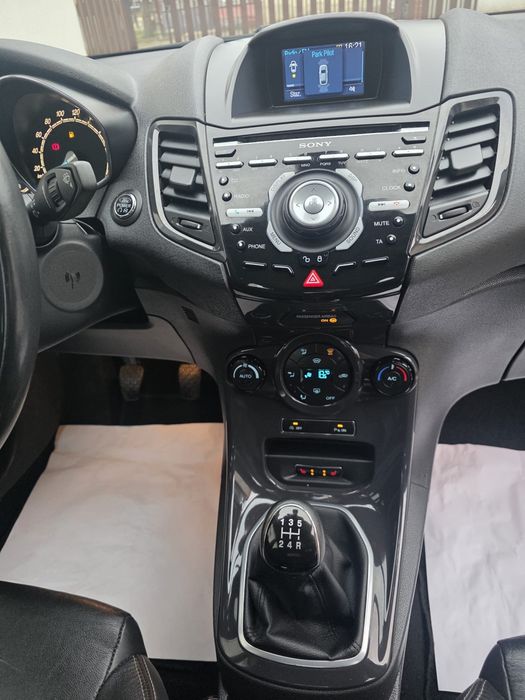 vand ford fiesta 2014 benzina