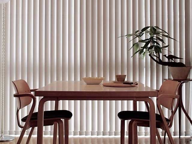 Производство и монтаж на щори и комарници.