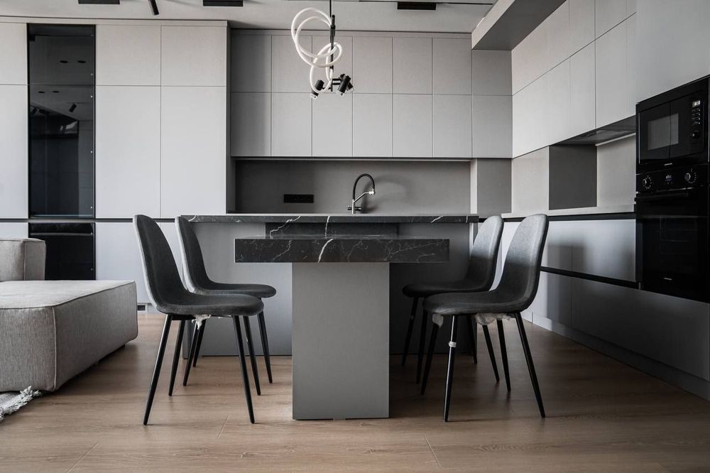 НОВОСТРОЙКА Яккасарой район  2/8/12 С дизайнерский ремонтом и обстанов