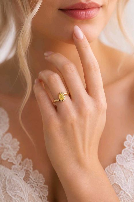 Дамски пръстен от 14К жълто злато с естествен Fancy Light Yellow жълт диамант 0.41 ct VVS2 – ръчна изработка, 3.56 г, размер 52