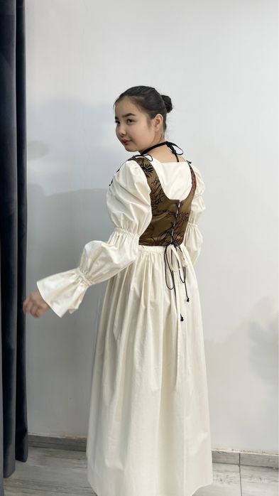 Корсет, көйлек сатылады