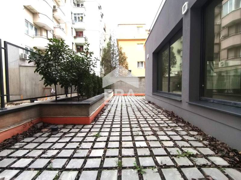 Продава се Офис в Варна, Център - 237 кв.м за 3528 €/кв.м - Снимка #3