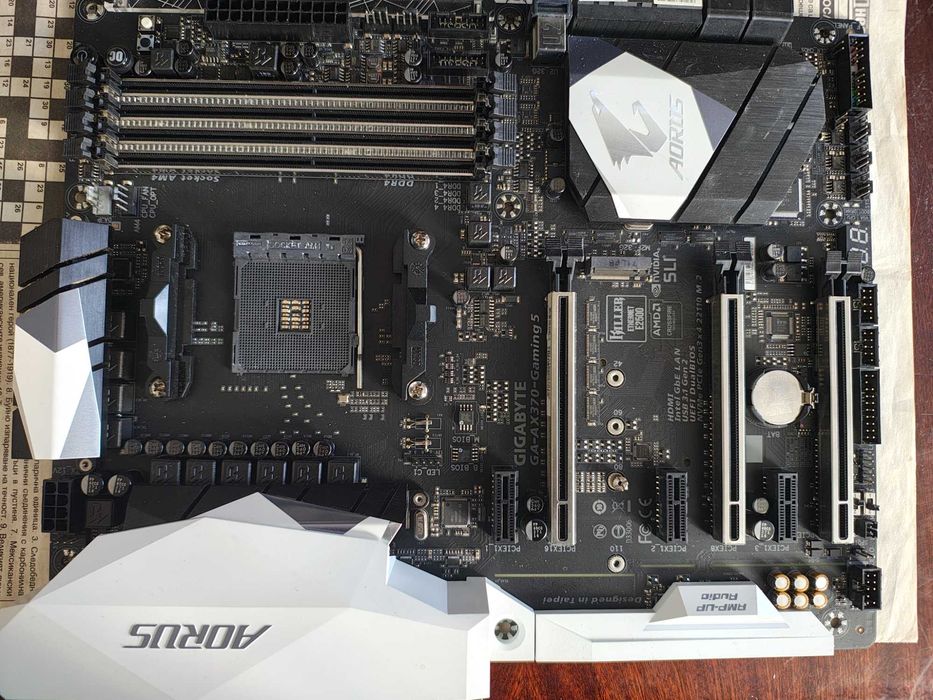 Продавам дънна платка  "GA-AX370-Gaming 5" в перфектно състояние.