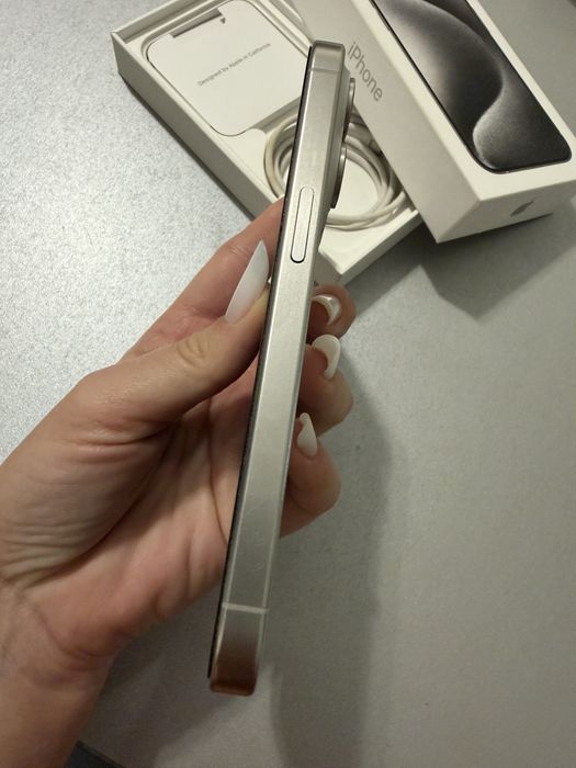 Vând iPhone 15 Pro, 256 Gb