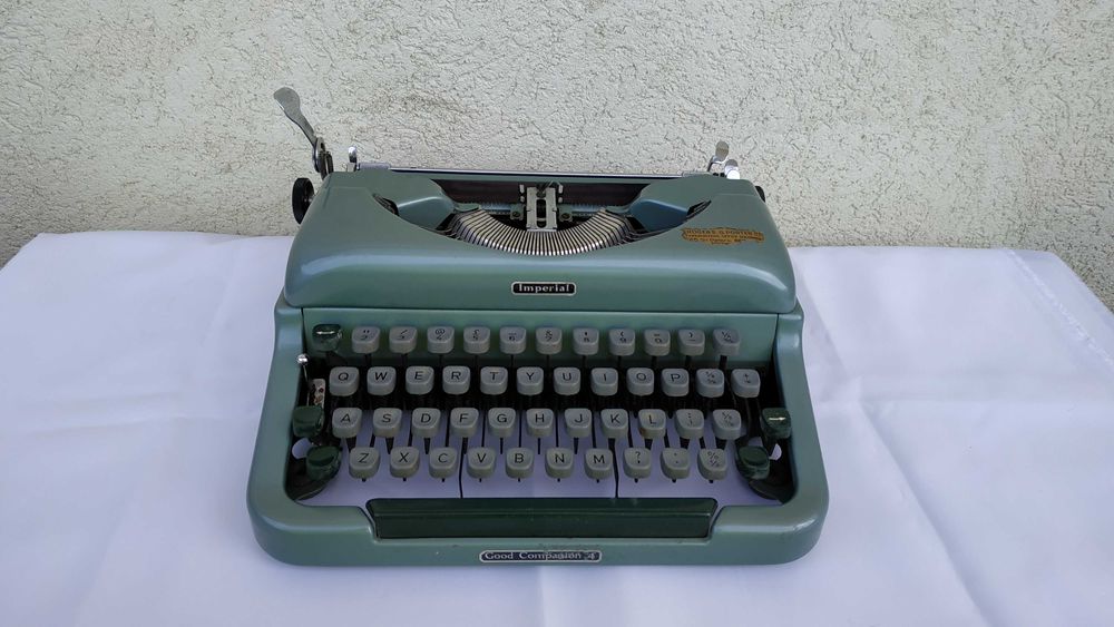 Стара пишеща машина Imperial Good Companion 4 - England - 1957 година