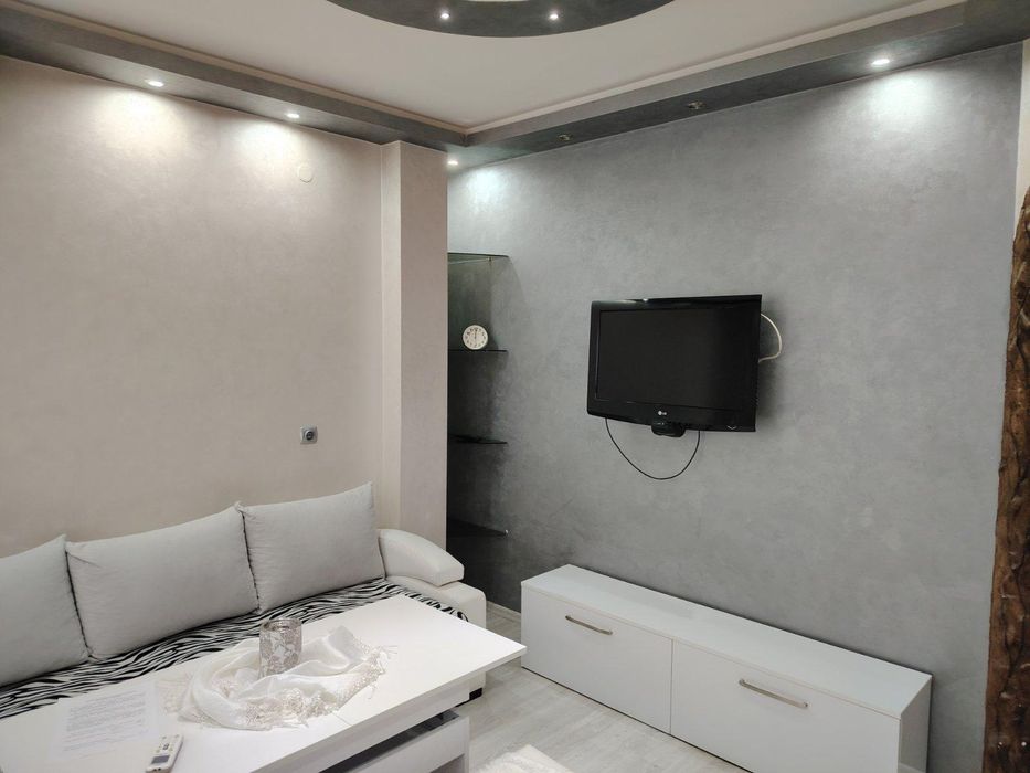 Дава се под наем Тристаен апартамент в Пловдив, Кючук Париж - 68 кв.м за 350 € - Снимка #1