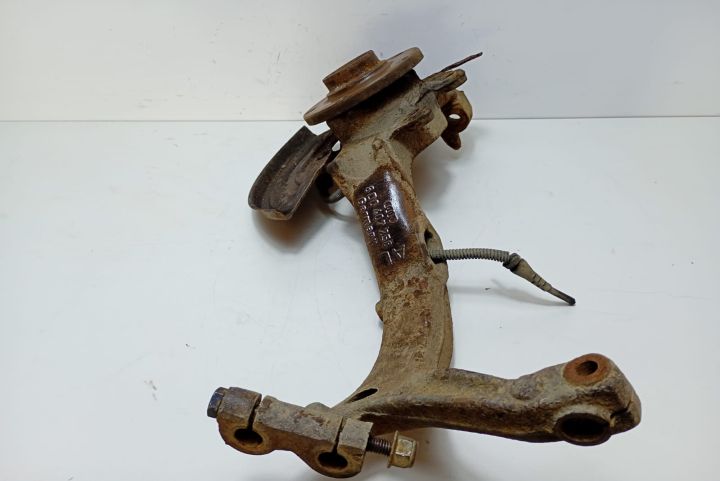 Fuzeta dreapta 8D0407258 Volkswagen VW Passat B5 seria