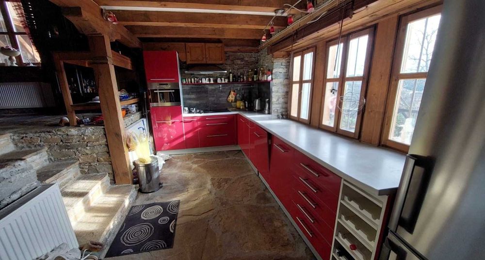 Продава се КЪЩА в с.Лещен