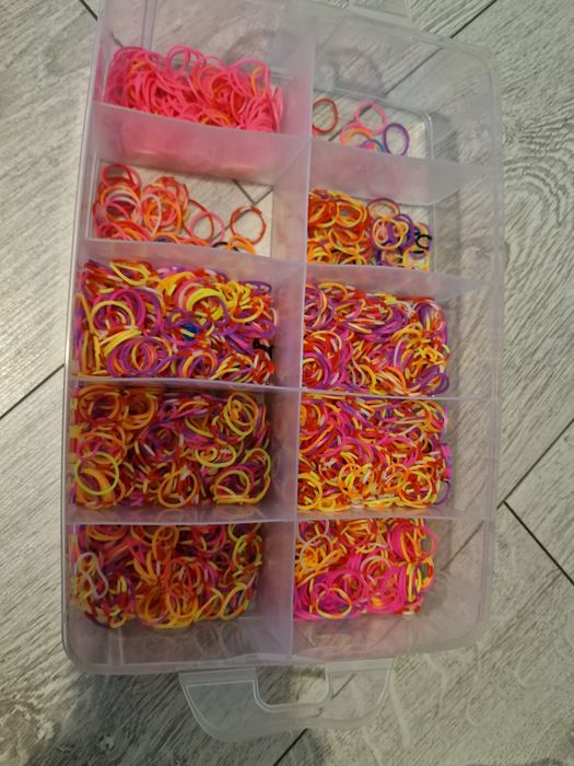 Set creativ de bratari cu 3 compartimente plus elemente de lucru