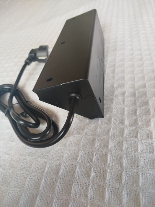 Ъглов разклонител с 4 гнезда,2 USB-A,2 USB-C