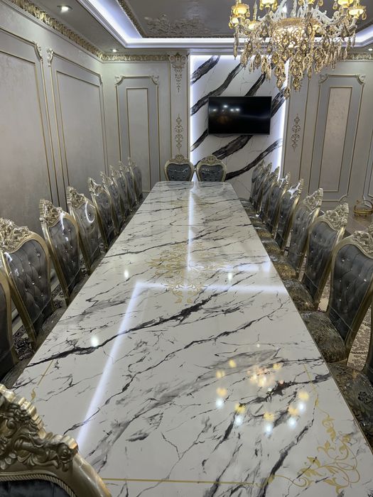 100%. Yongʻoqdan 24 kishilik stol stul