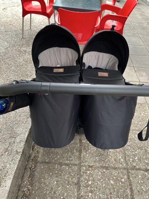 Количка за близнаци