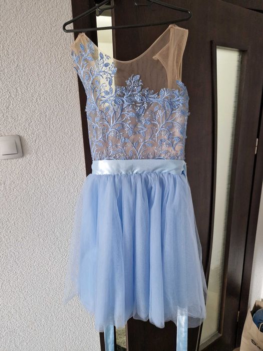 Официална рокля.