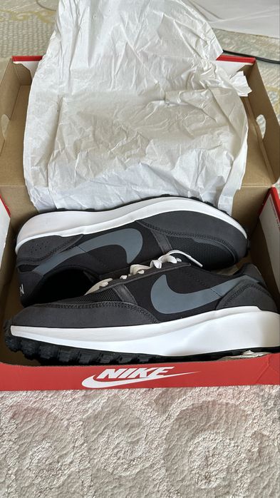 Продам оригинал Nike кроссовки