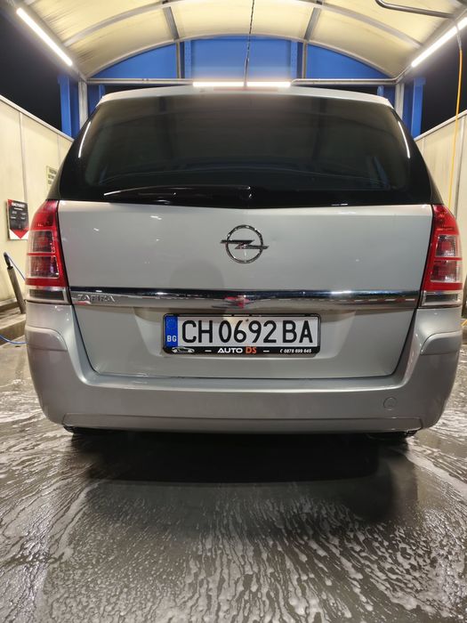Продавам opel zafira юбилейната версия
