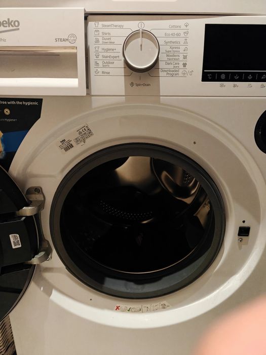 Продавам отлична пералня Beko 9 кг Клас А,  на 2 Години