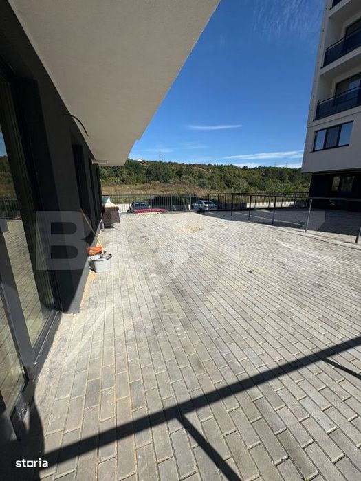 Apartament de 3 camere, modern, cu terasa spatioasa si parcare